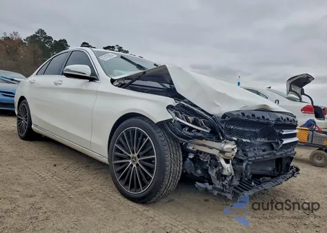 2021 Mercedes-Benz C 300 z USA, uszkodzony, nr VIN W1KWF8DB4MR648564